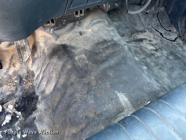 image for item DR2845 1999 GMC Suburban SUV