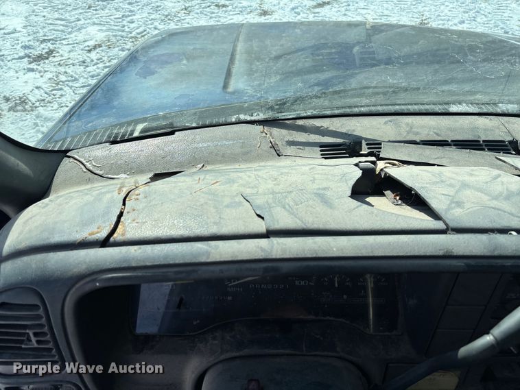 image for item DR2845 1999 GMC Suburban SUV