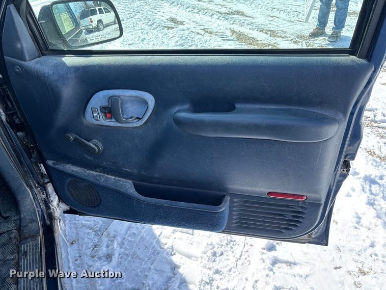 image for item DR2845 1999 GMC Suburban SUV