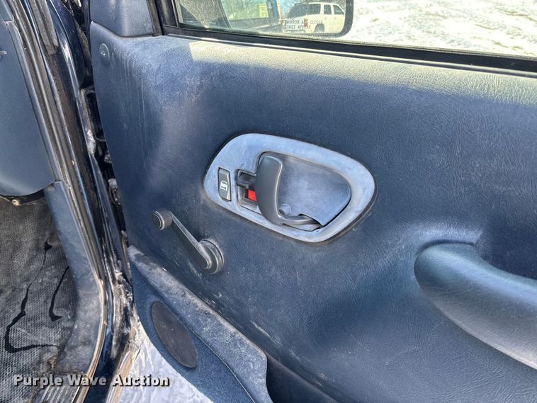 image for item DR2845 1999 GMC Suburban SUV