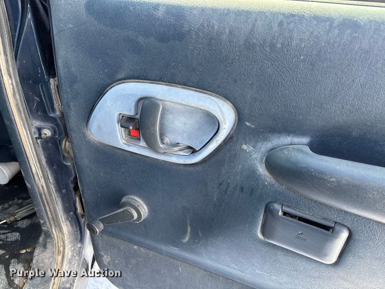 image for item DR2845 1999 GMC Suburban SUV