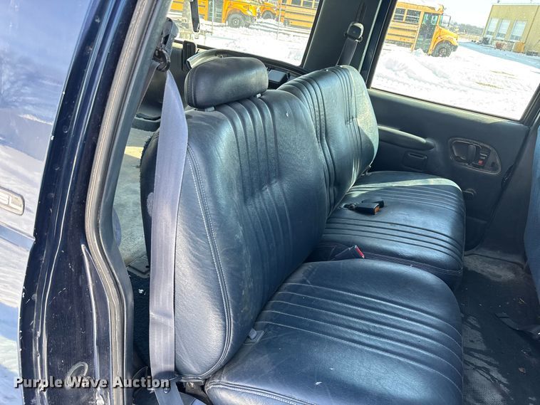 image for item DR2845 1999 GMC Suburban SUV