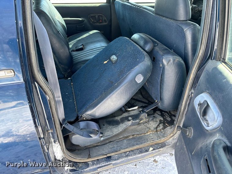 image for item DR2845 1999 GMC Suburban SUV