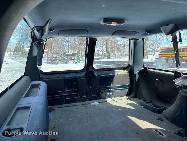 image for item DR2845 1999 GMC Suburban SUV