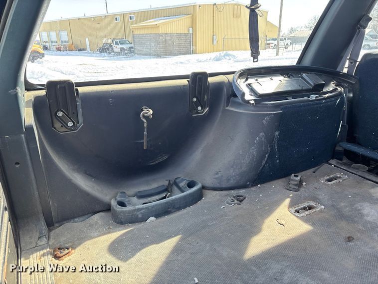 image for item DR2845 1999 GMC Suburban SUV