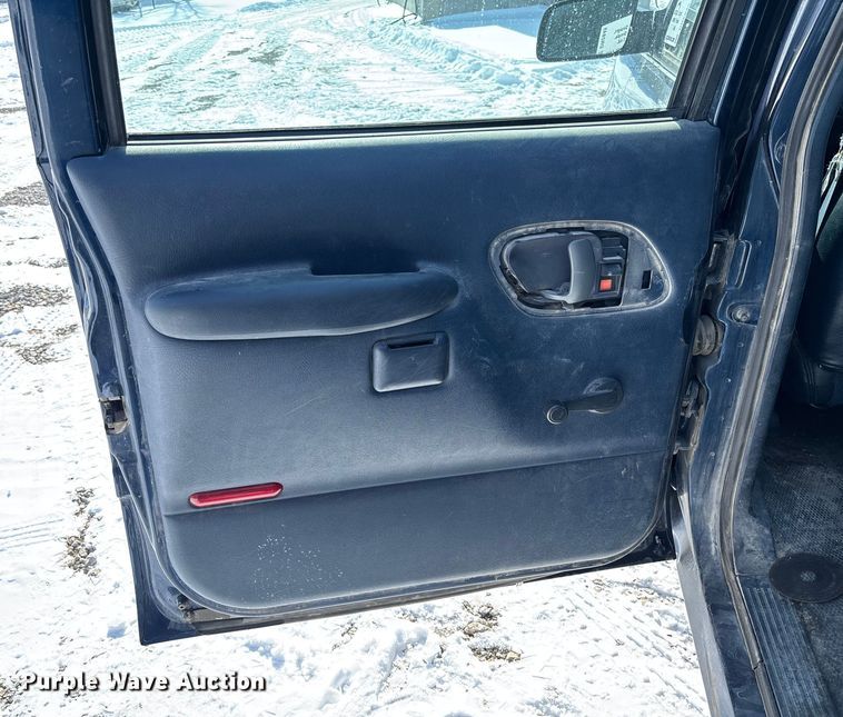 image for item DR2845 1999 GMC Suburban SUV