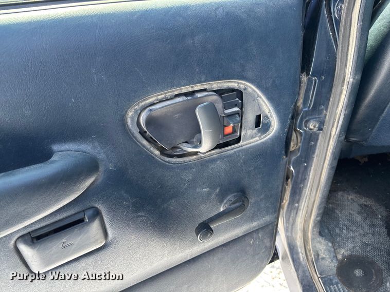 image for item DR2845 1999 GMC Suburban SUV