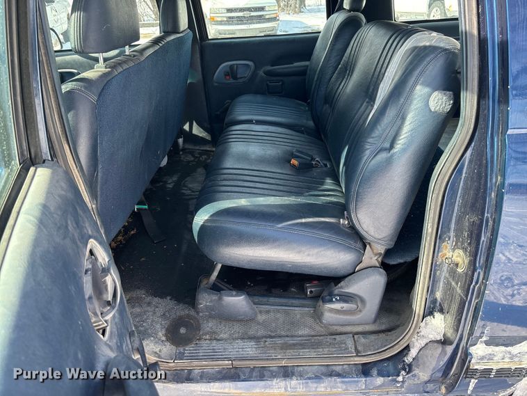 image for item DR2845 1999 GMC Suburban SUV