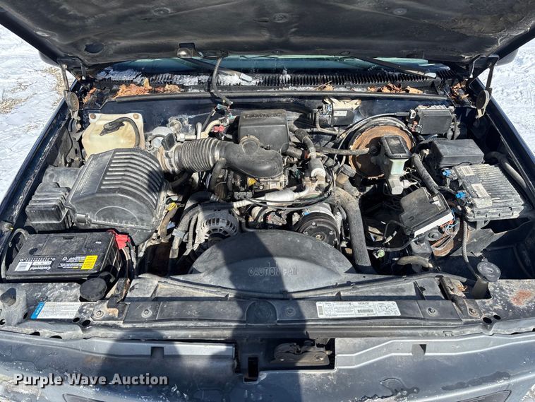 image for item DR2845 1999 GMC Suburban SUV