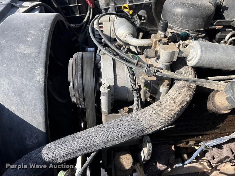 image for item DR2845 1999 GMC Suburban SUV