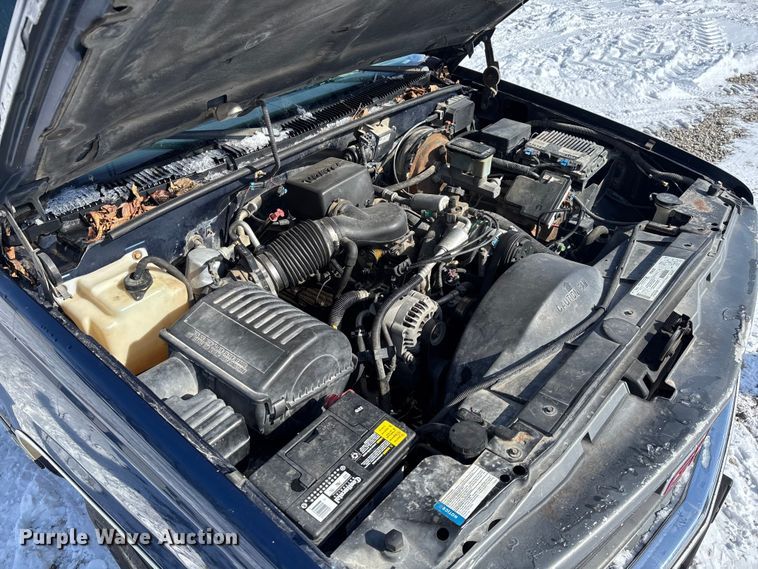 image for item DR2845 1999 GMC Suburban SUV