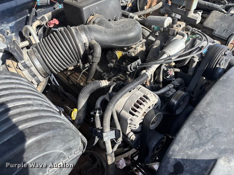 image for item DR2845 1999 GMC Suburban SUV