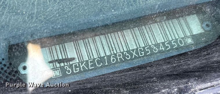 image for item DR2845 1999 GMC Suburban SUV