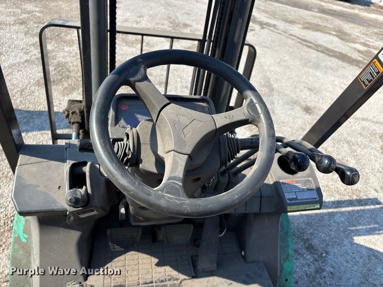 image for item DT0010 Mitsubishi FG25N forklift