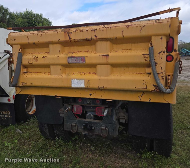 image for item DU2581 2002 Ford F-750 dump truck