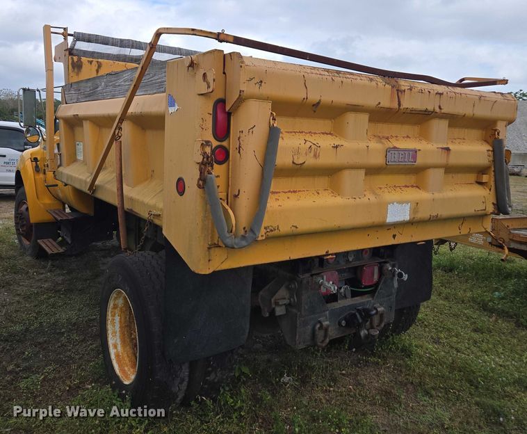 image for item DU2581 2002 Ford F-750 dump truck