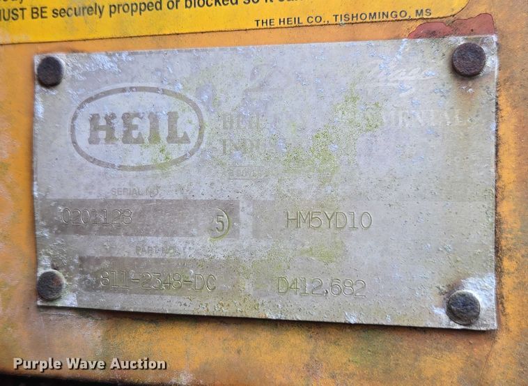 image for item DU2581 2002 Ford F-750 dump truck