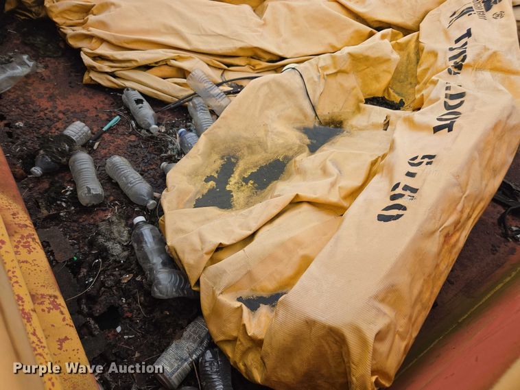 image for item DU2581 2002 Ford F-750 dump truck