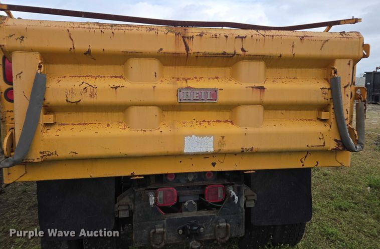 image for item DU2581 2002 Ford F-750 dump truck