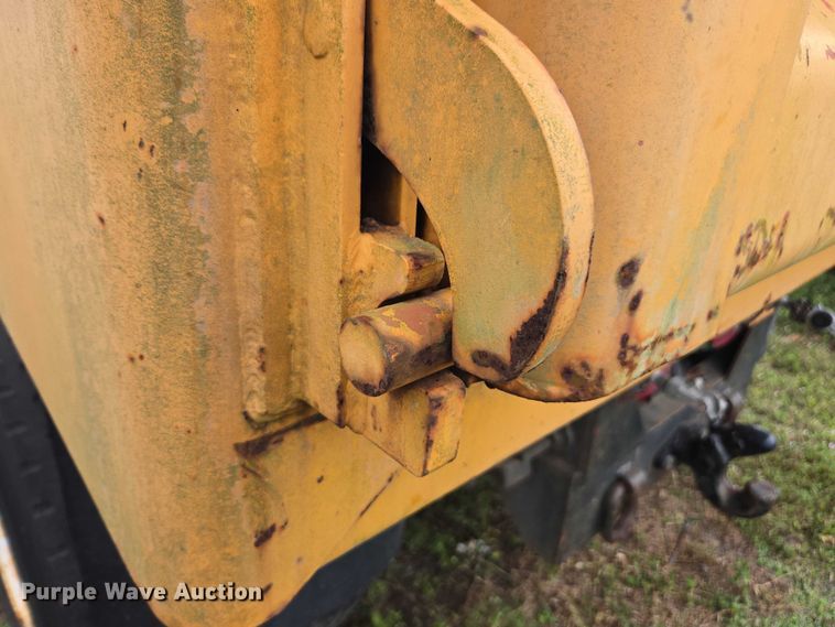 image for item DU2581 2002 Ford F-750 dump truck