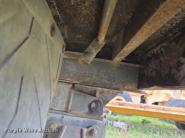 image for item DU2581 2002 Ford F-750 dump truck