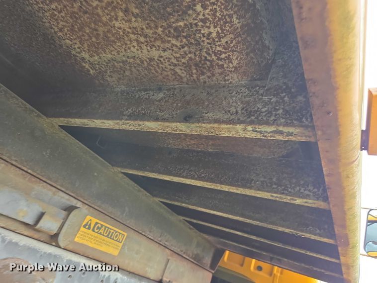 image for item DU2581 2002 Ford F-750 dump truck