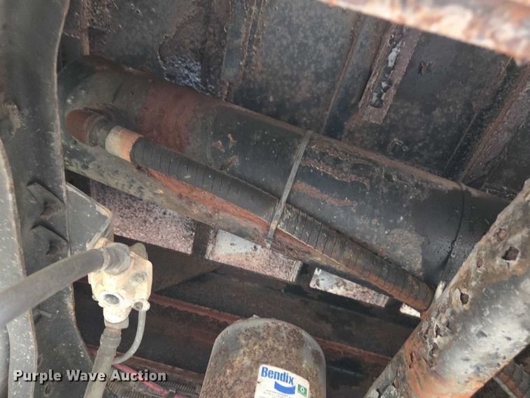 image for item DU2581 2002 Ford F-750 dump truck