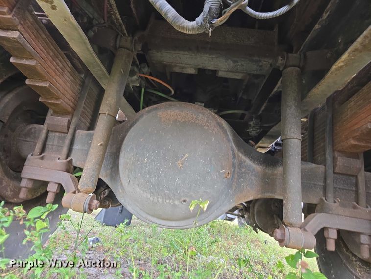 image for item DU2581 2002 Ford F-750 dump truck