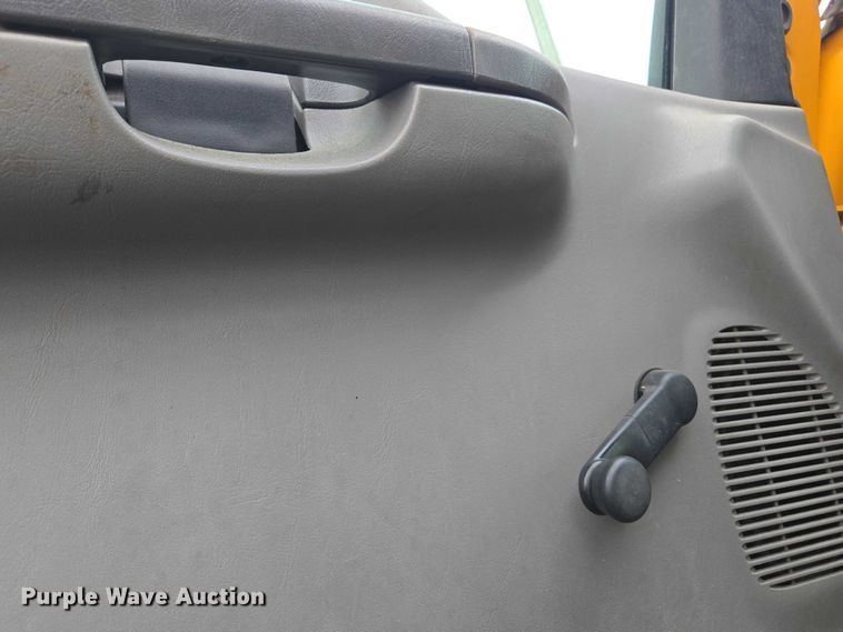 image for item DU2581 2002 Ford F-750 dump truck