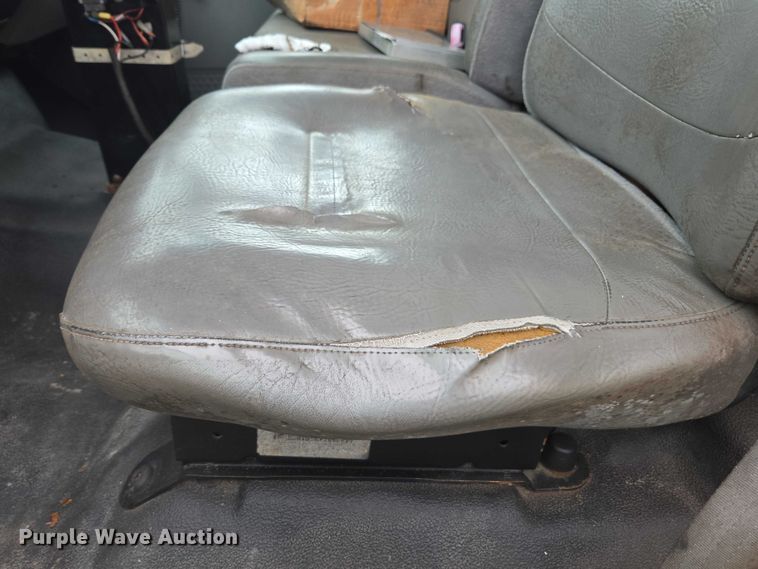 image for item DU2581 2002 Ford F-750 dump truck