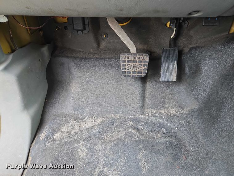 image for item DU2581 2002 Ford F-750 dump truck