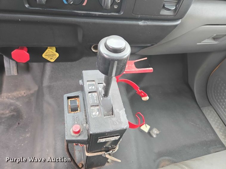 image for item DU2581 2002 Ford F-750 dump truck