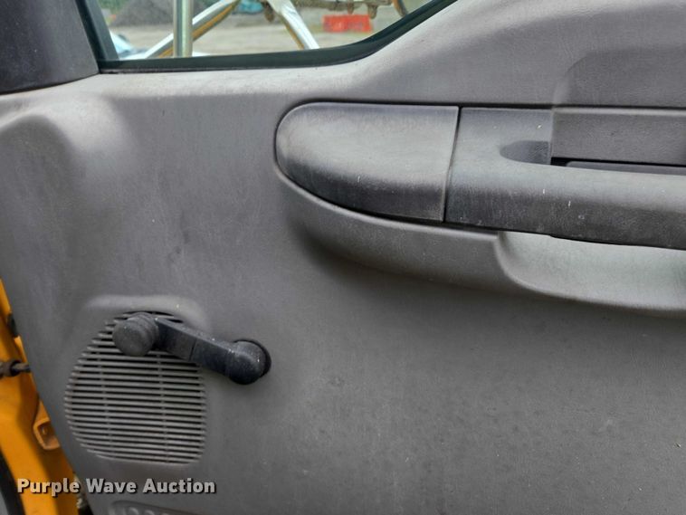 image for item DU2581 2002 Ford F-750 dump truck