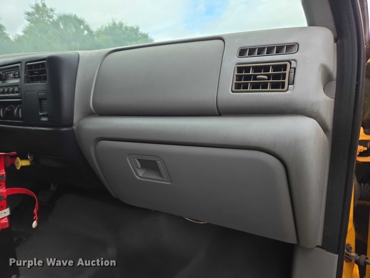 image for item DU2581 2002 Ford F-750 dump truck