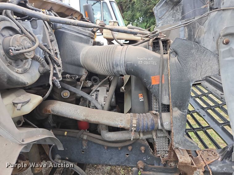 image for item DU2581 2002 Ford F-750 dump truck