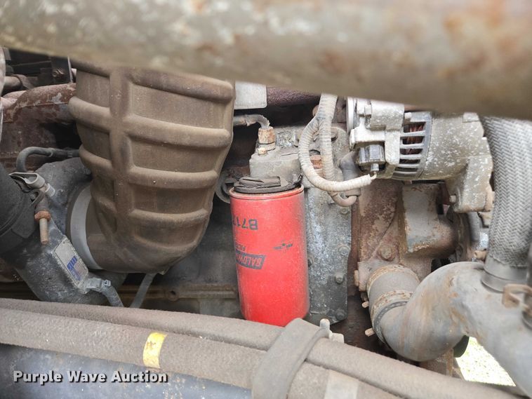 image for item DU2581 2002 Ford F-750 dump truck