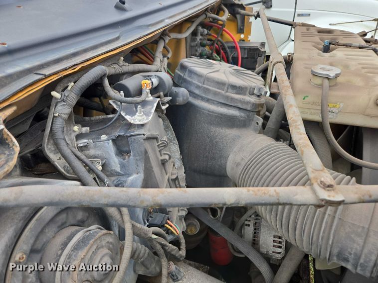 image for item DU2581 2002 Ford F-750 dump truck