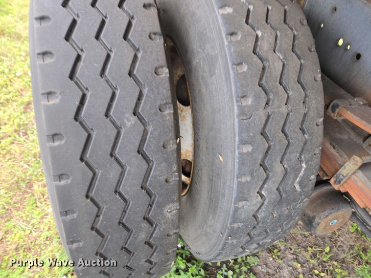 image for item DU2581 2002 Ford F-750 dump truck