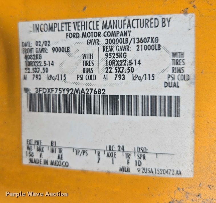 image for item DU2581 2002 Ford F-750 dump truck