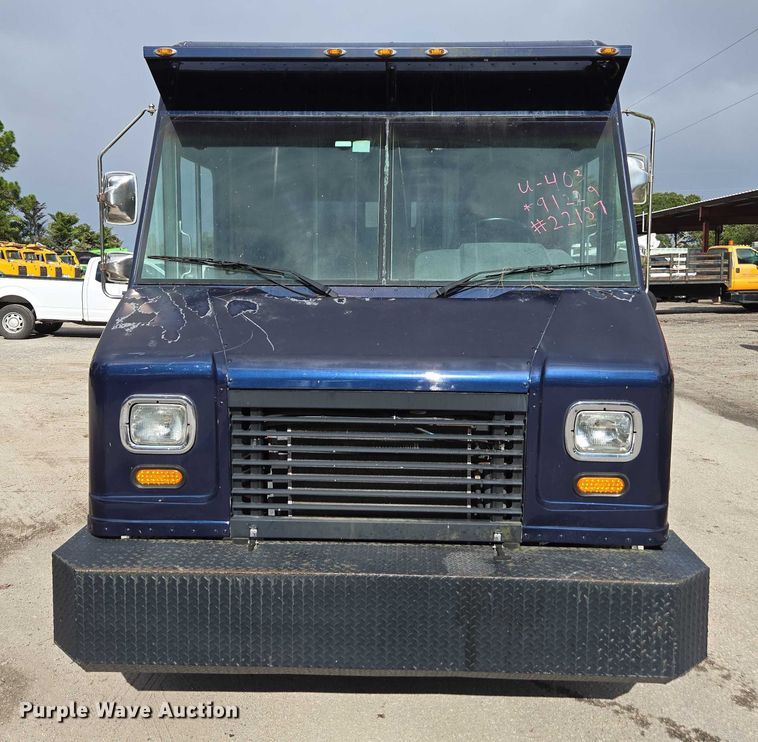 image for item DU2598 1997 Freightliner MT45 delivery truck