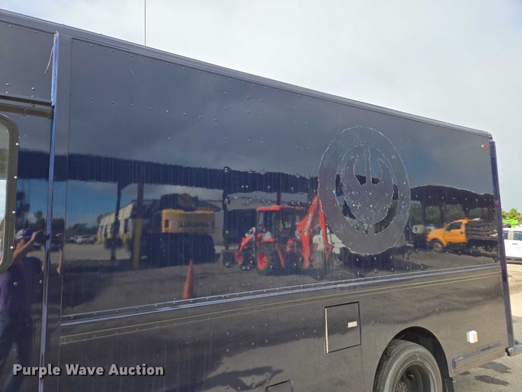 image for item DU2598 1997 Freightliner MT45 delivery truck