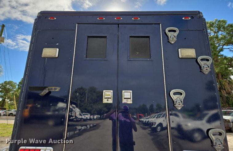 image for item DU2598 1997 Freightliner MT45 delivery truck