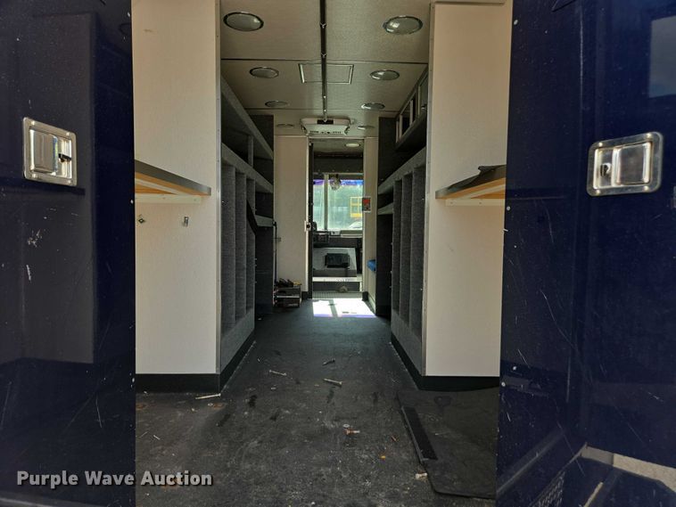 image for item DU2598 1997 Freightliner MT45 delivery truck