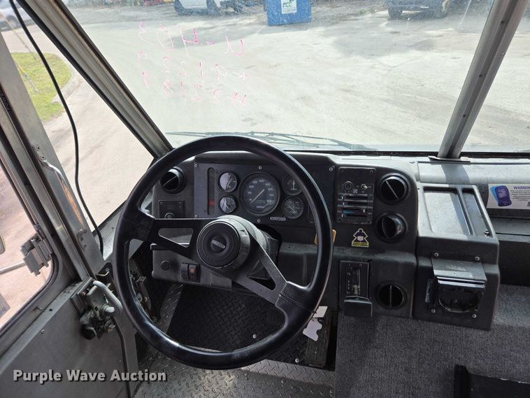 image for item DU2598 1997 Freightliner MT45 delivery truck