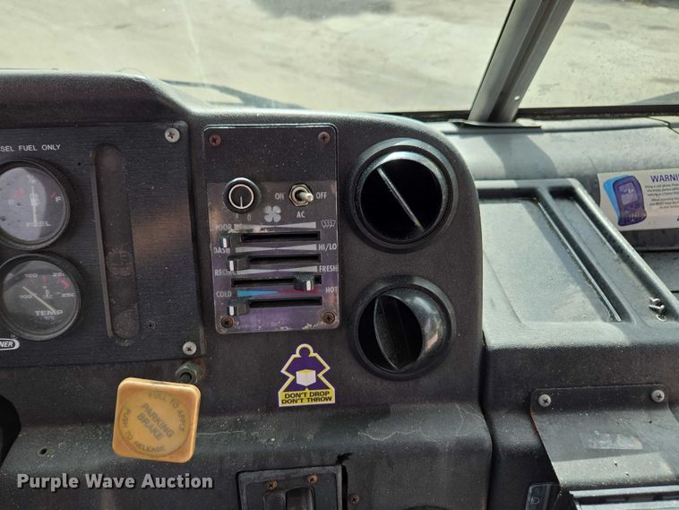 image for item DU2598 1997 Freightliner MT45 delivery truck