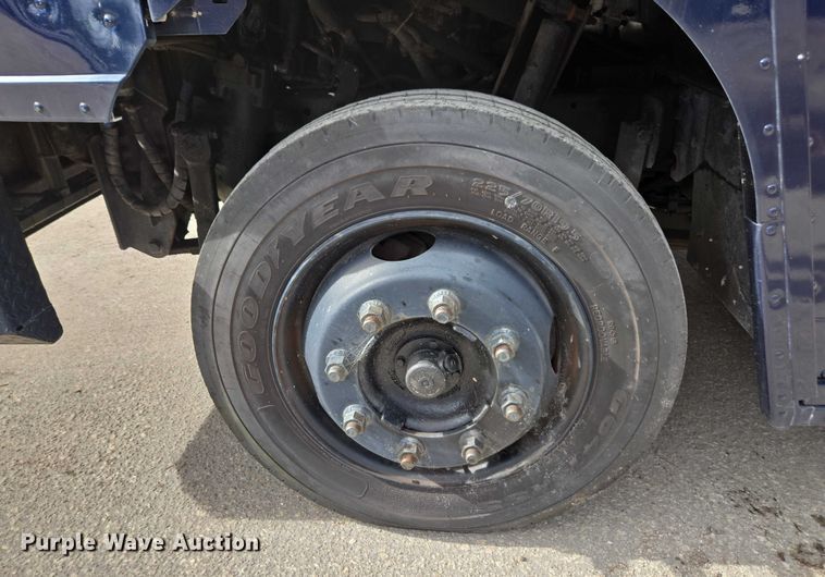 image for item DU2598 1997 Freightliner MT45 delivery truck