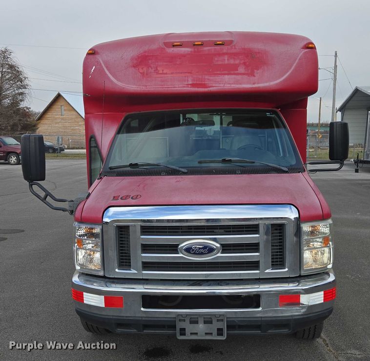 image for item DU2701 2013 Ford E350 shuttle bus