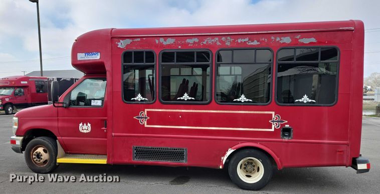image for item DU2701 2013 Ford E350 shuttle bus
