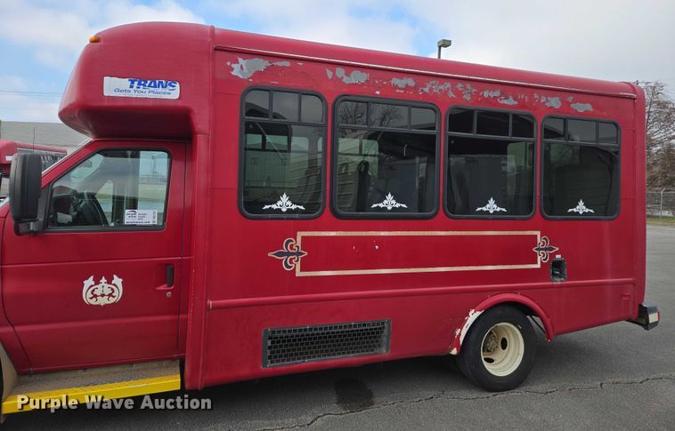image for item DU2701 2013 Ford E350 shuttle bus