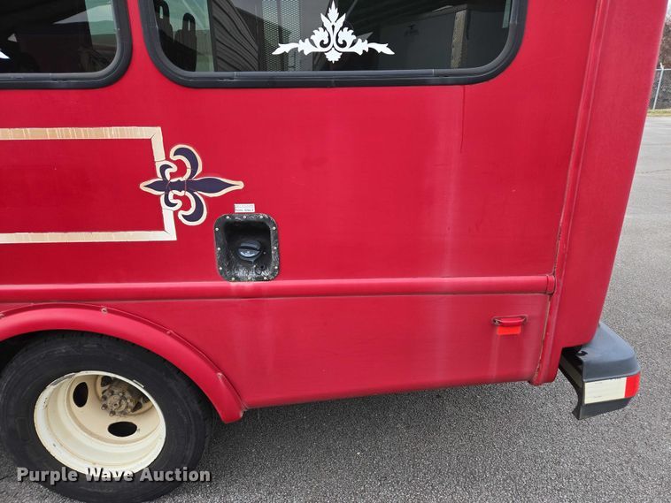 image for item DU2701 2013 Ford E350 shuttle bus